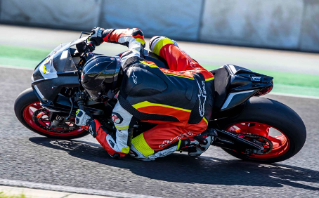 Tréner PJ — klopenie na Superbike okruhu